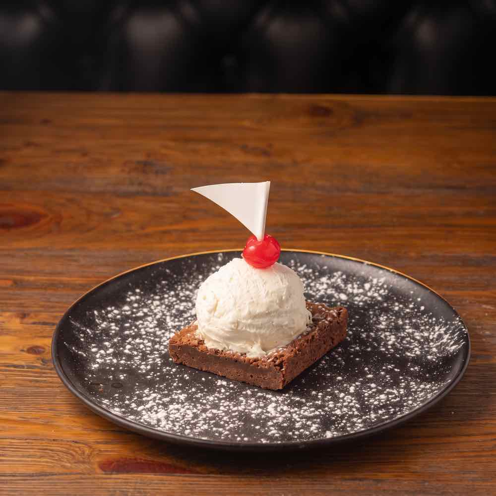 Brownie con helado