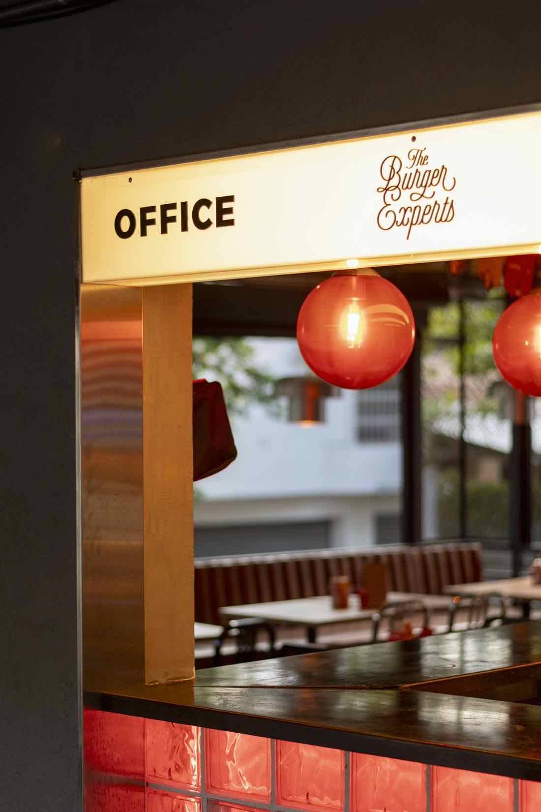 Office Burger Patio Bonito — foto 8